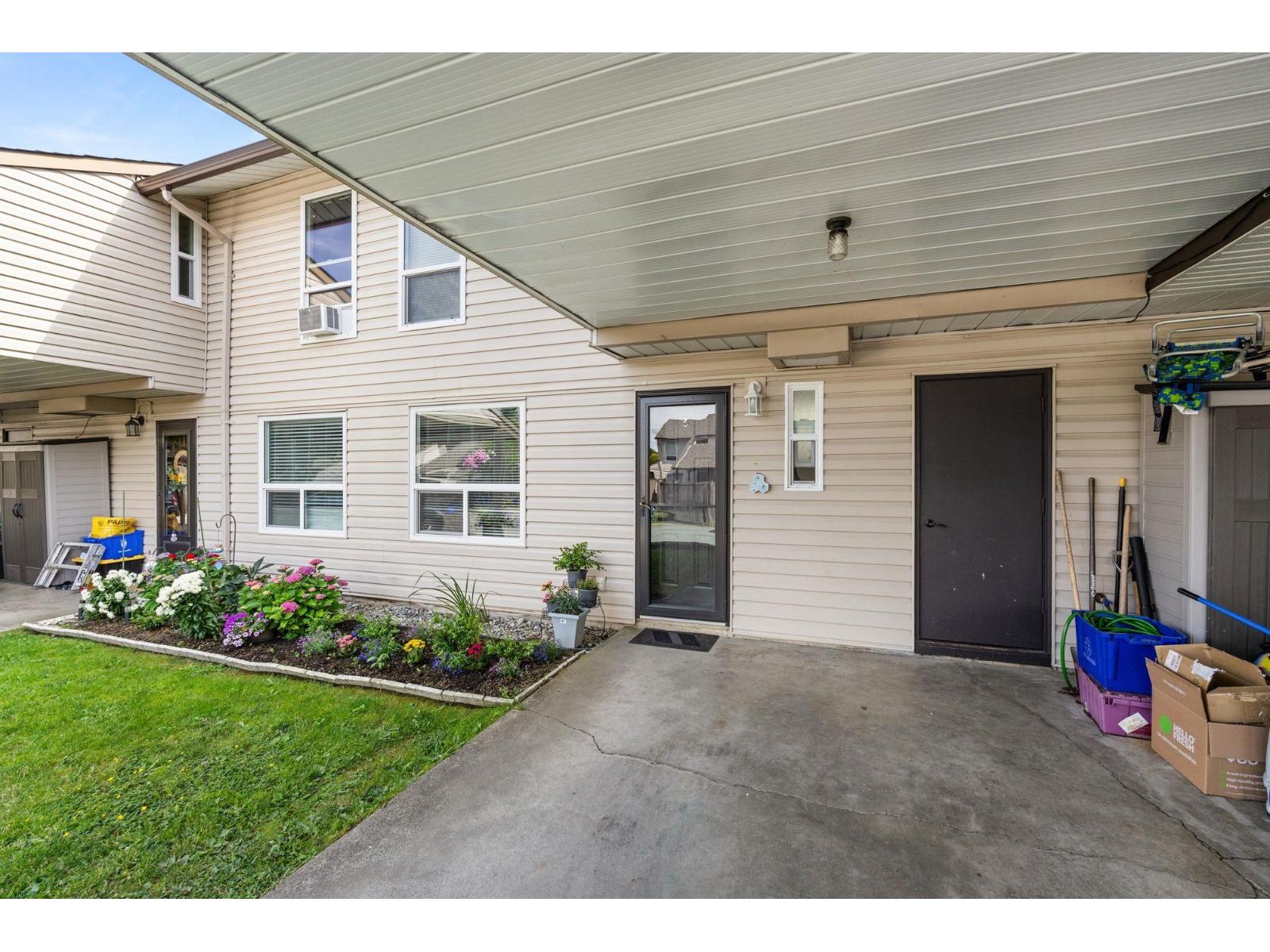 Photo 2 of 303 27411 28 Avenue, Langley BC
