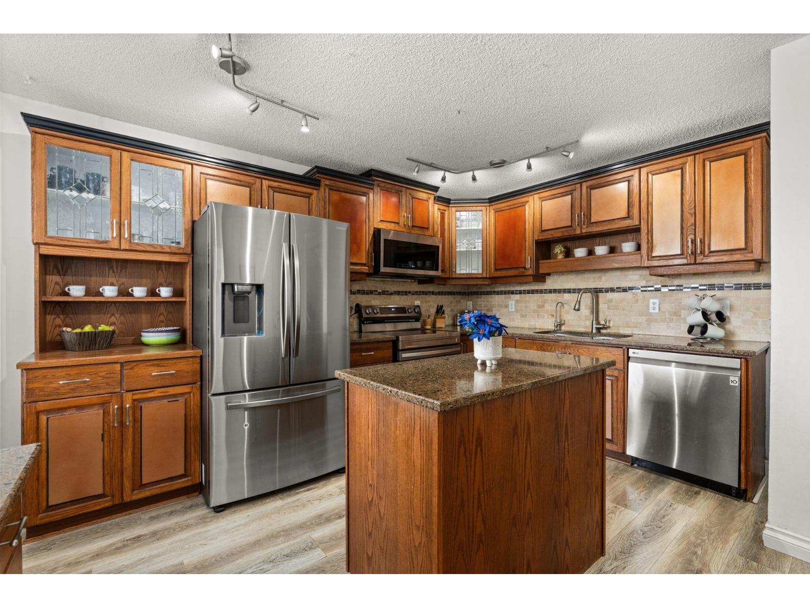 Photo 5 of 303 27411 28 Avenue, Langley BC