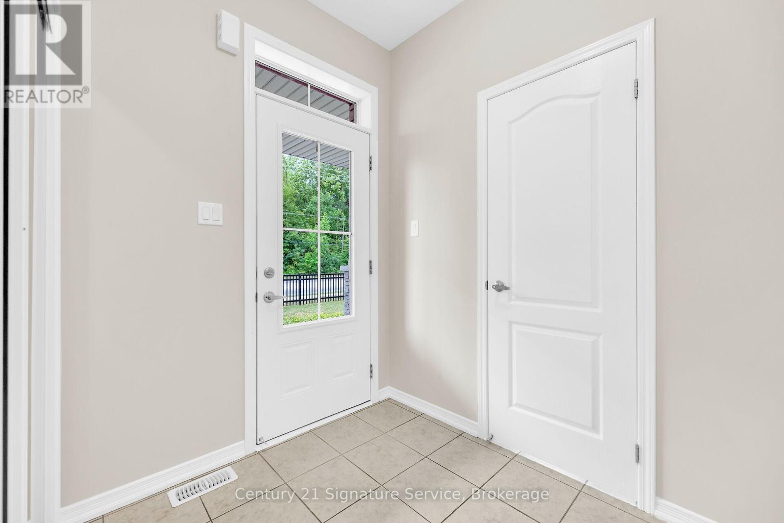 Photo 5 of 9 8273 Tulip Tree Drive N, Niagara Falls ON