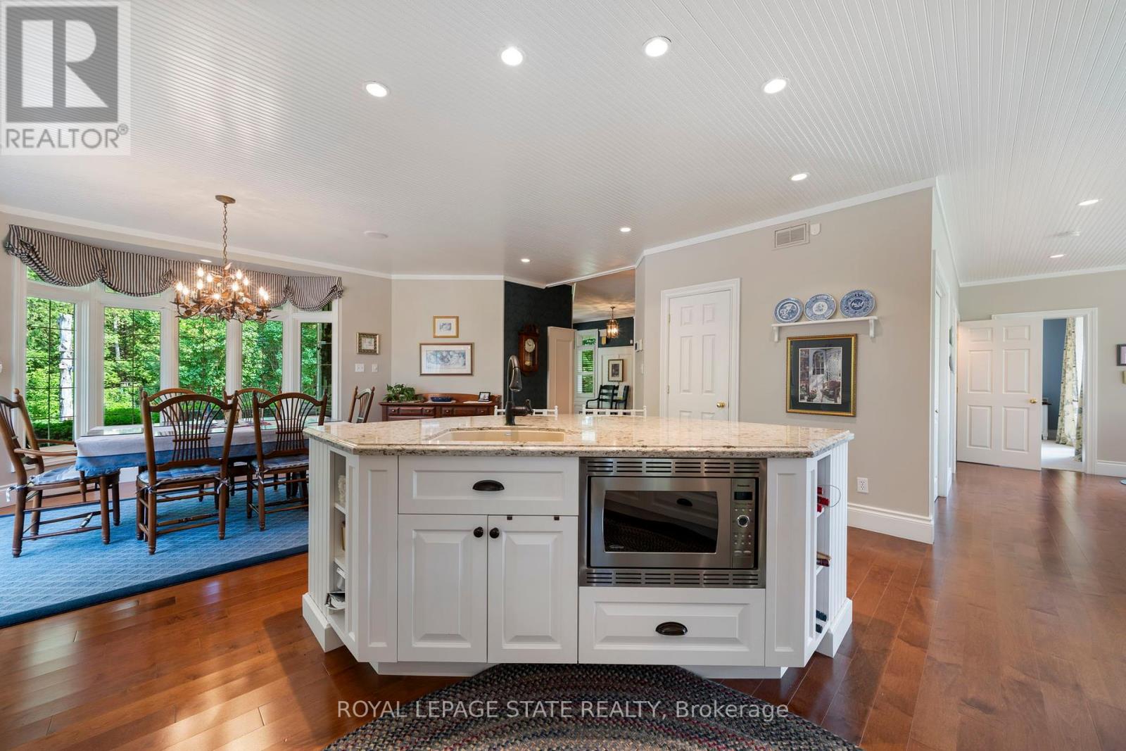 Photo 12 of 402 Progreston Road, Hamilton ON