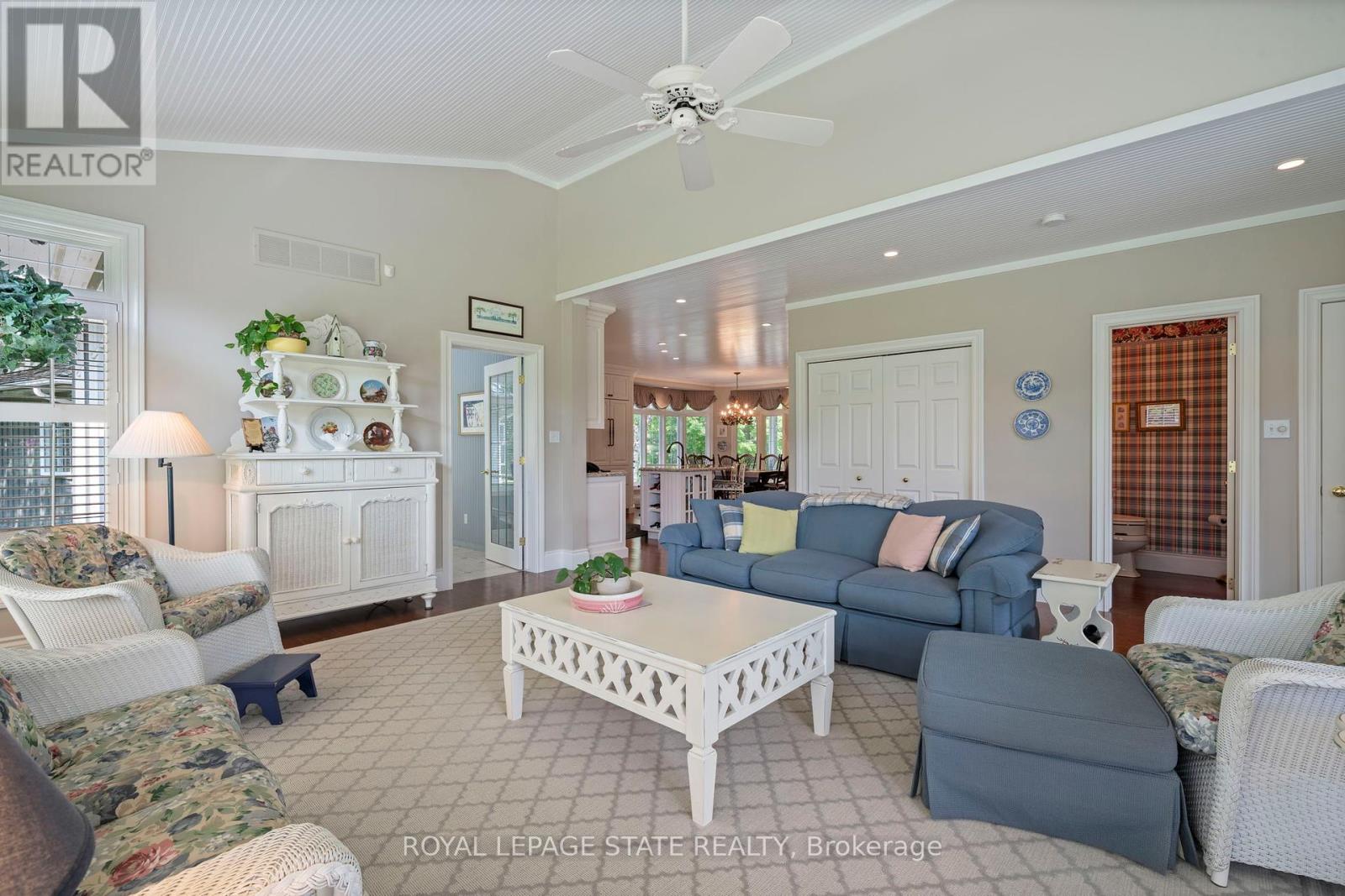 Photo 19 of 402 Progreston Road, Hamilton ON