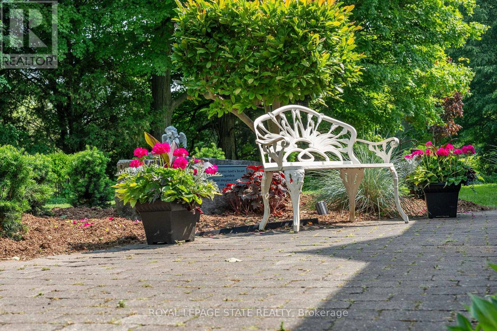 Photo 40 of 402 Progreston Road, Hamilton ON