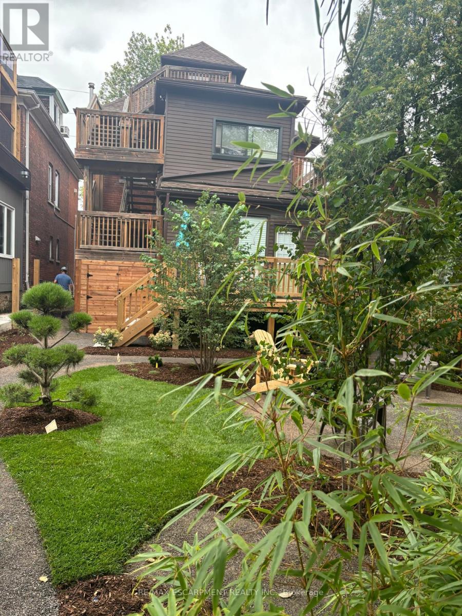 Photo 14 of 3 225 Queen Street S, Hamilton ON