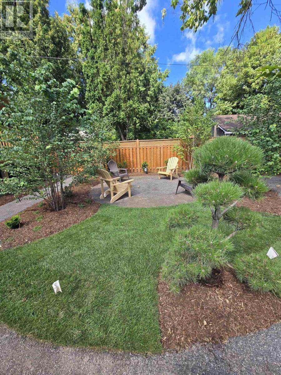 Photo 18 of 3 225 Queen Street S, Hamilton ON