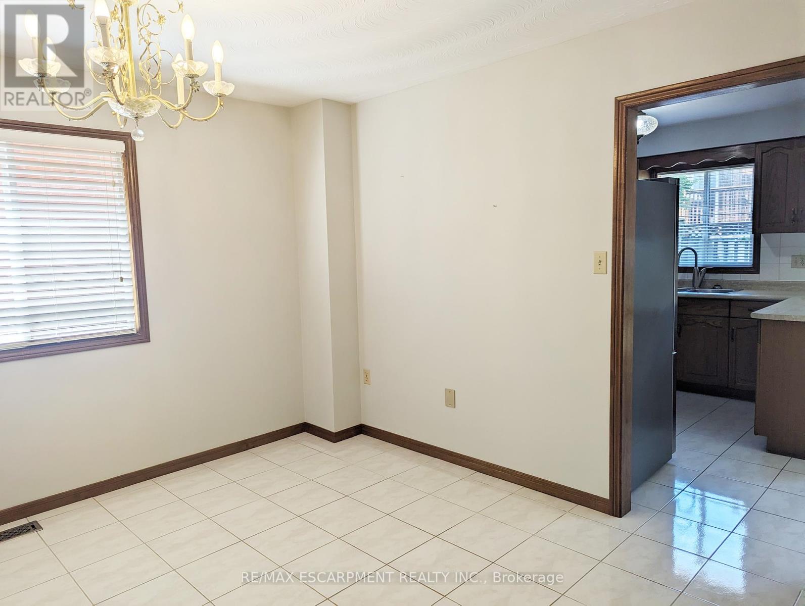 Photo 10 of 47 Republic Avenue, Hamilton ON