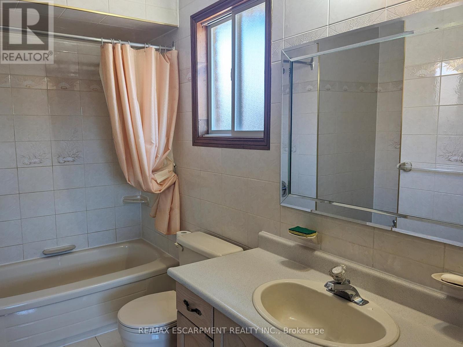 Photo 15 of 47 Republic Avenue, Hamilton ON