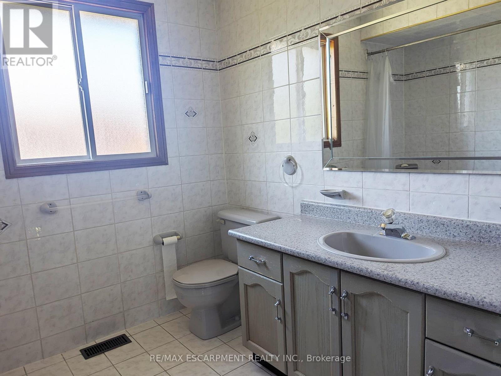 Photo 16 of 47 Republic Avenue, Hamilton ON