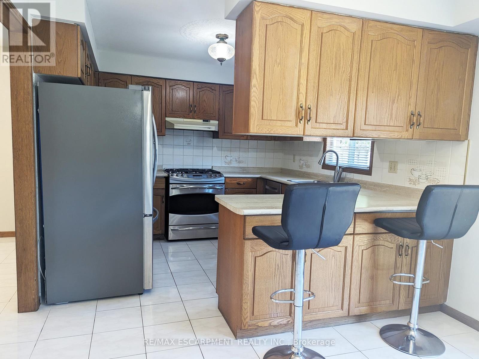 Photo 6 of 47 Republic Avenue, Hamilton ON