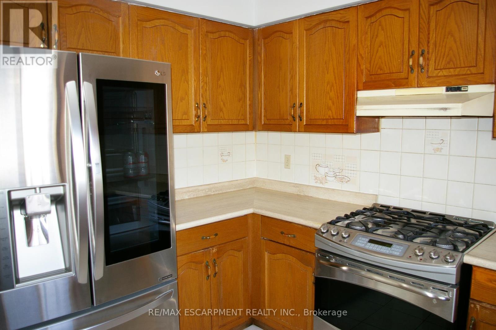 Photo 7 of 47 Republic Avenue, Hamilton ON