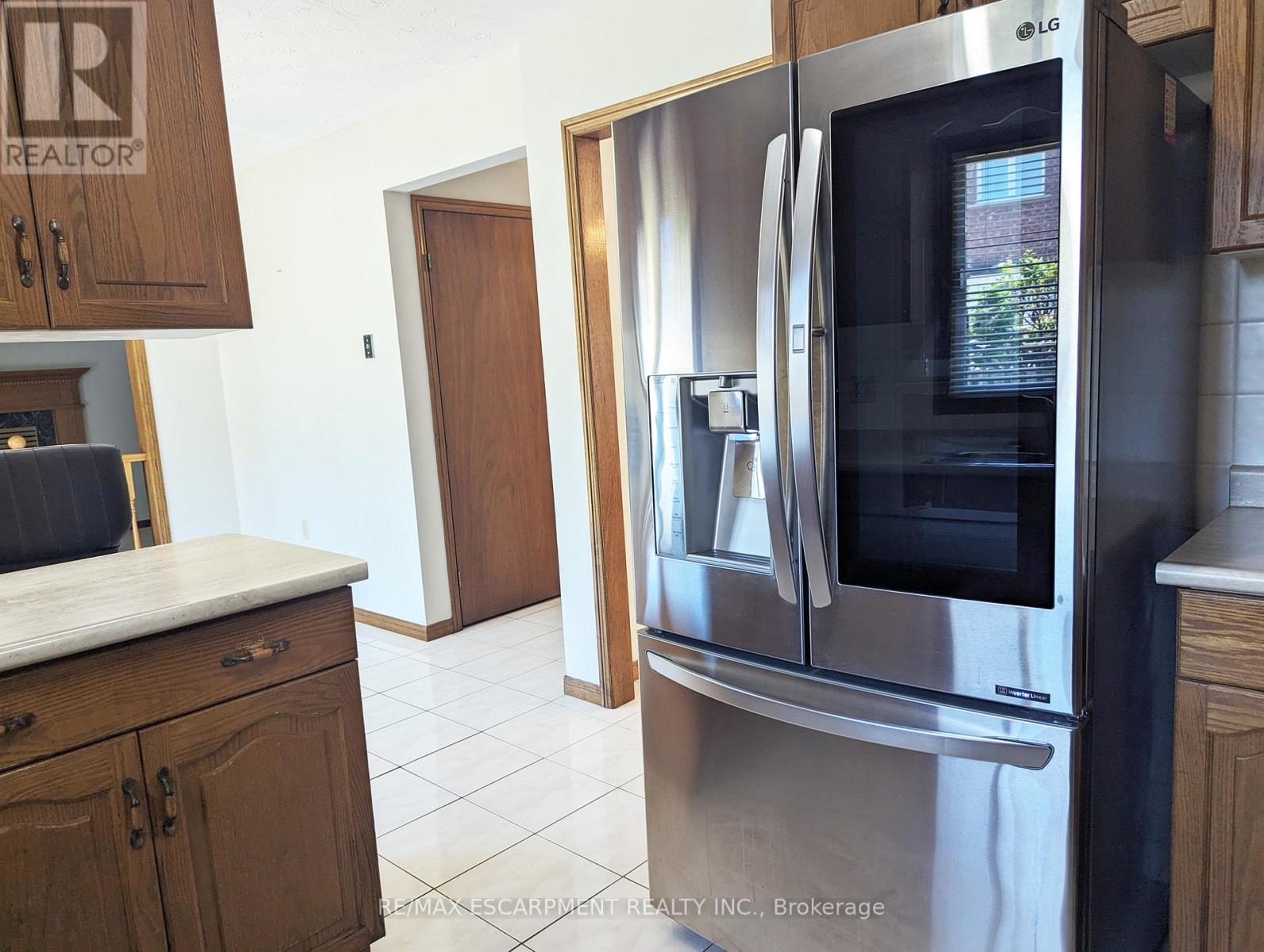 Photo 9 of 47 Republic Avenue, Hamilton ON