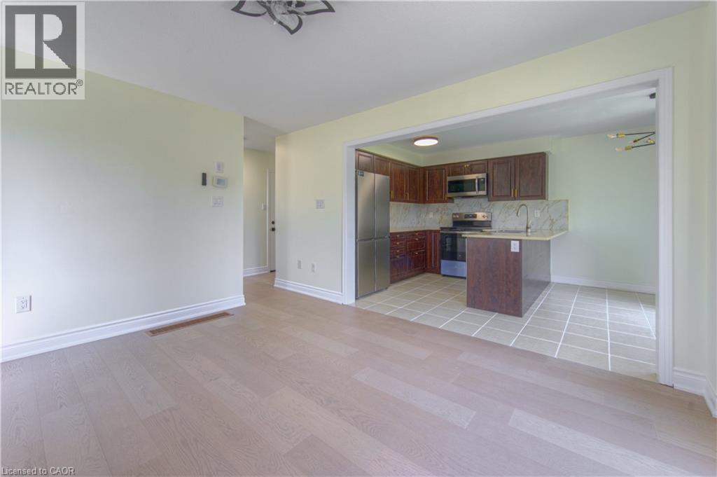 Photo 13 of 70 Gillespie Drive, Brantford ON