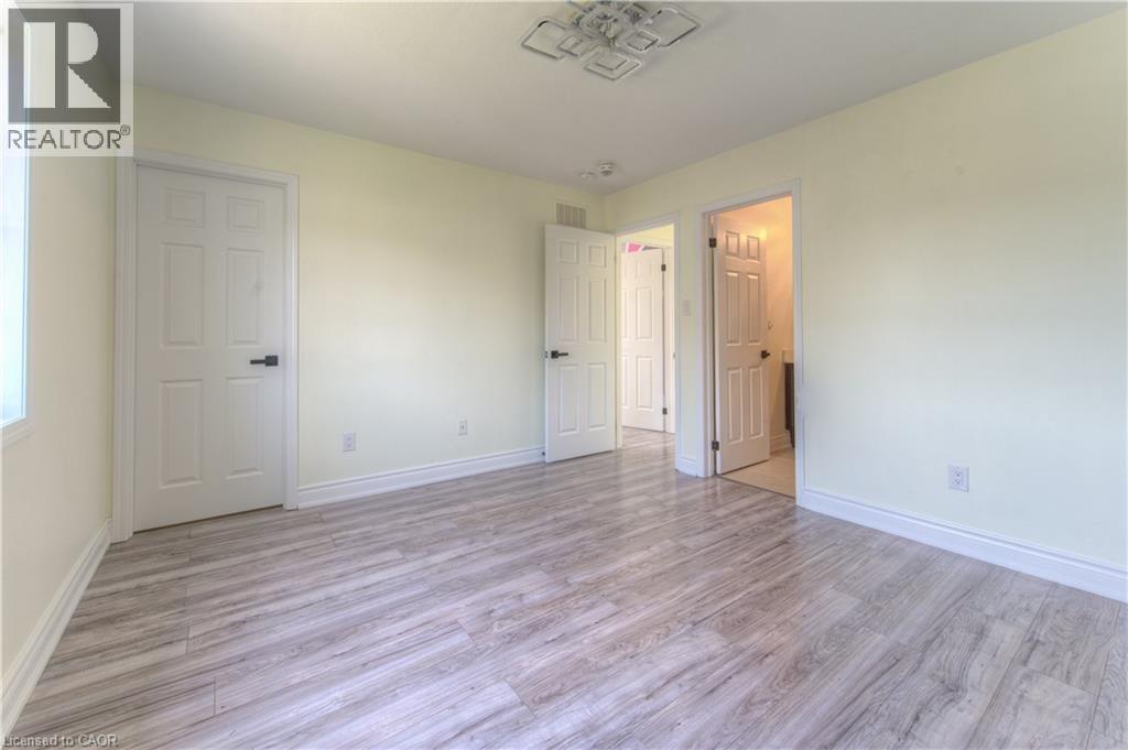 Photo 23 of 70 Gillespie Drive, Brantford ON