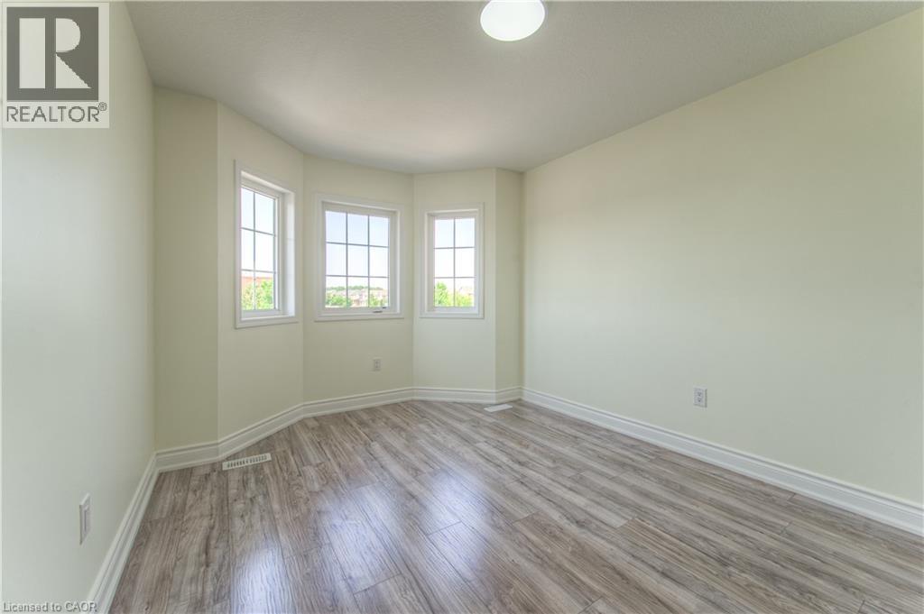 Photo 27 of 70 Gillespie Drive, Brantford ON