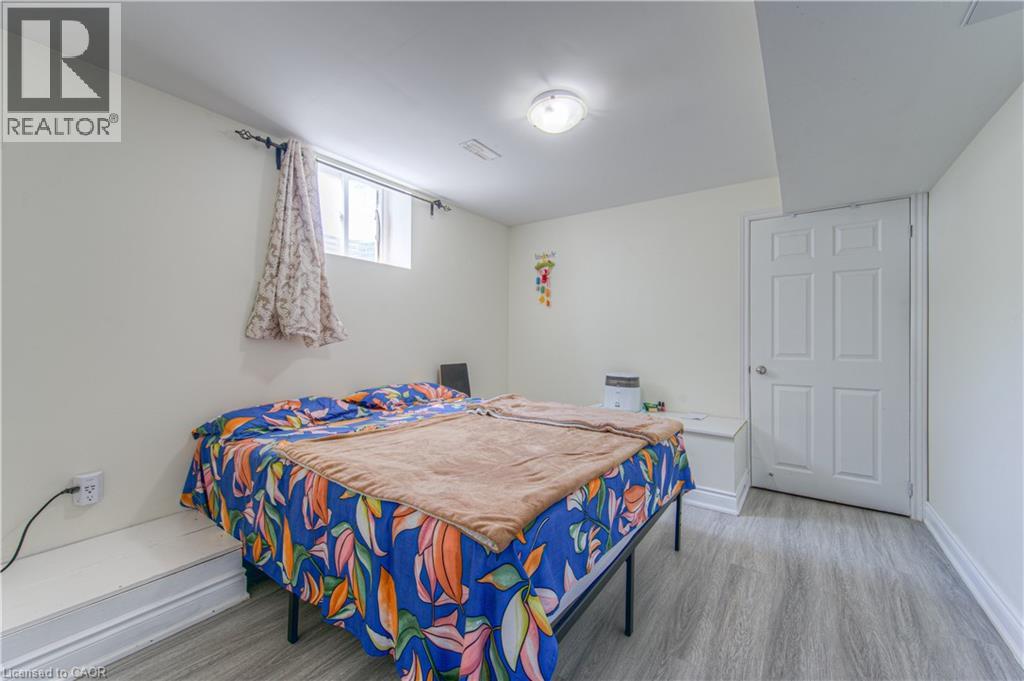 Photo 29 of 70 Gillespie Drive, Brantford ON