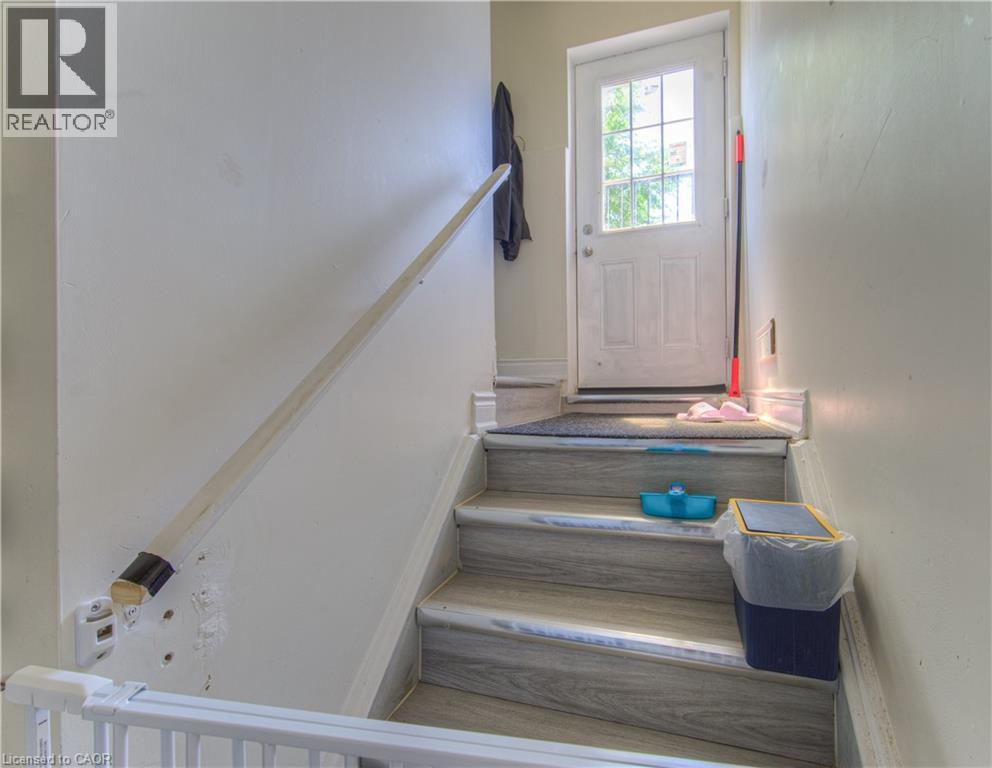 Photo 30 of 70 Gillespie Drive, Brantford ON