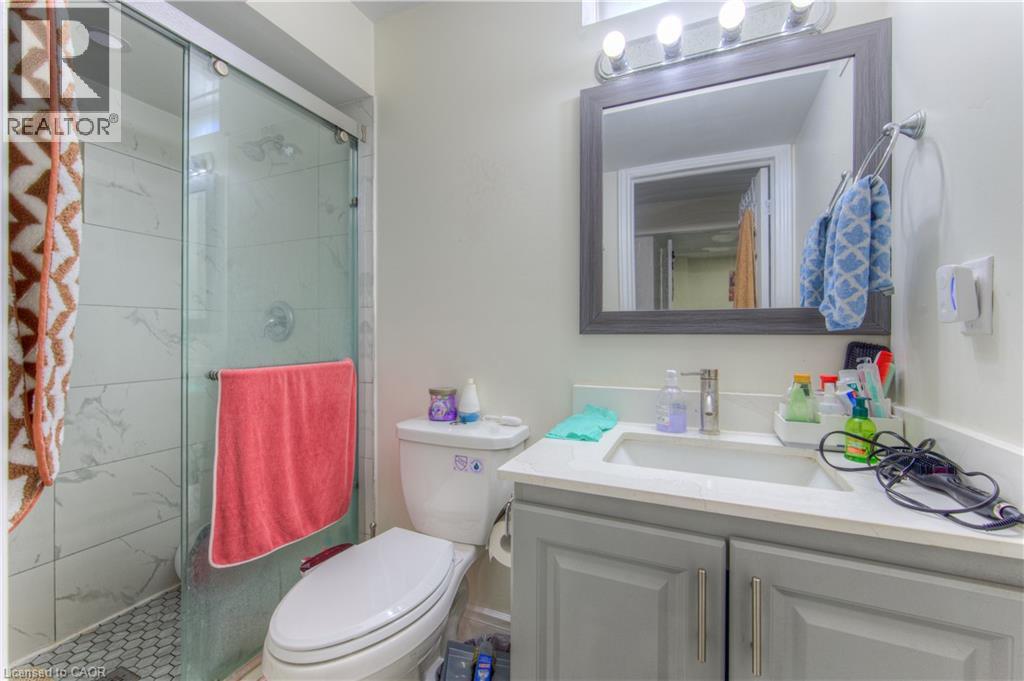Photo 34 of 70 Gillespie Drive, Brantford ON