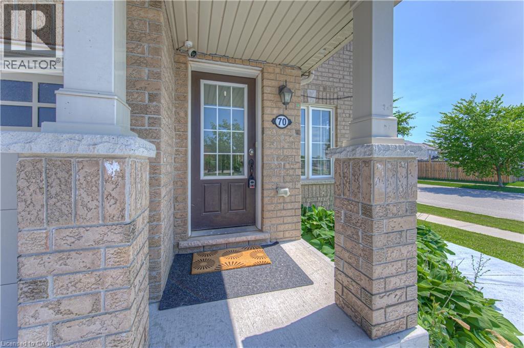 Photo 4 of 70 Gillespie Drive, Brantford ON
