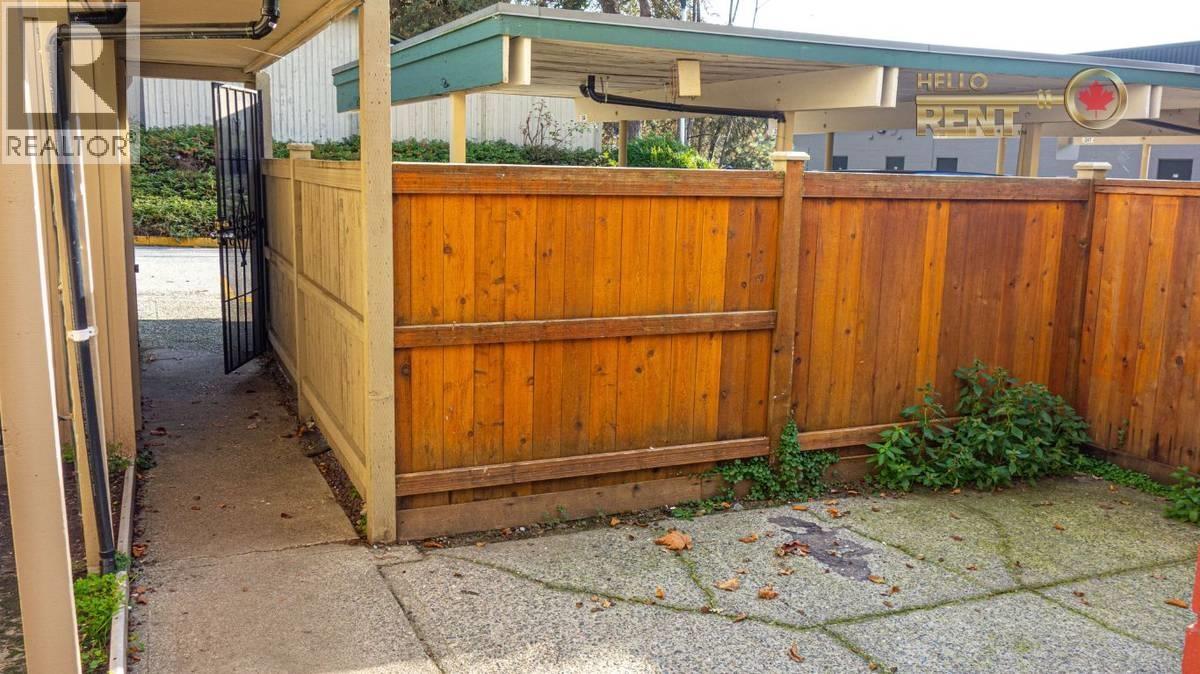 Photo 11 of 801 Westview Crescent, North Vancouver BC
