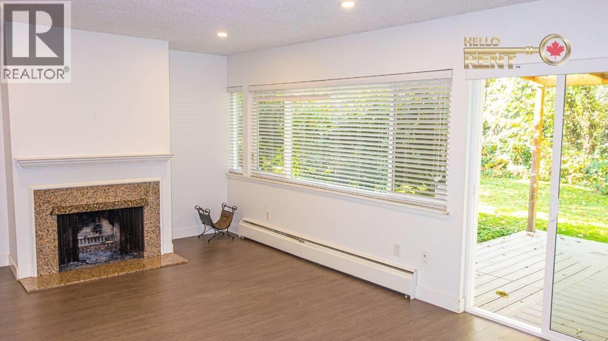 Photo 2 of 801 Westview Crescent, North Vancouver BC