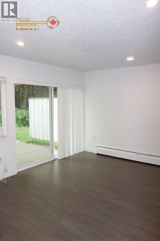 Photo 3 of 801 Westview Crescent, North Vancouver BC