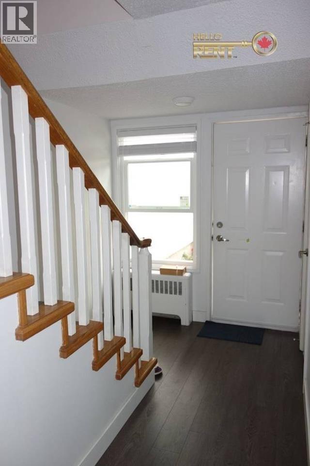 Photo 5 of 801 Westview Crescent, North Vancouver BC