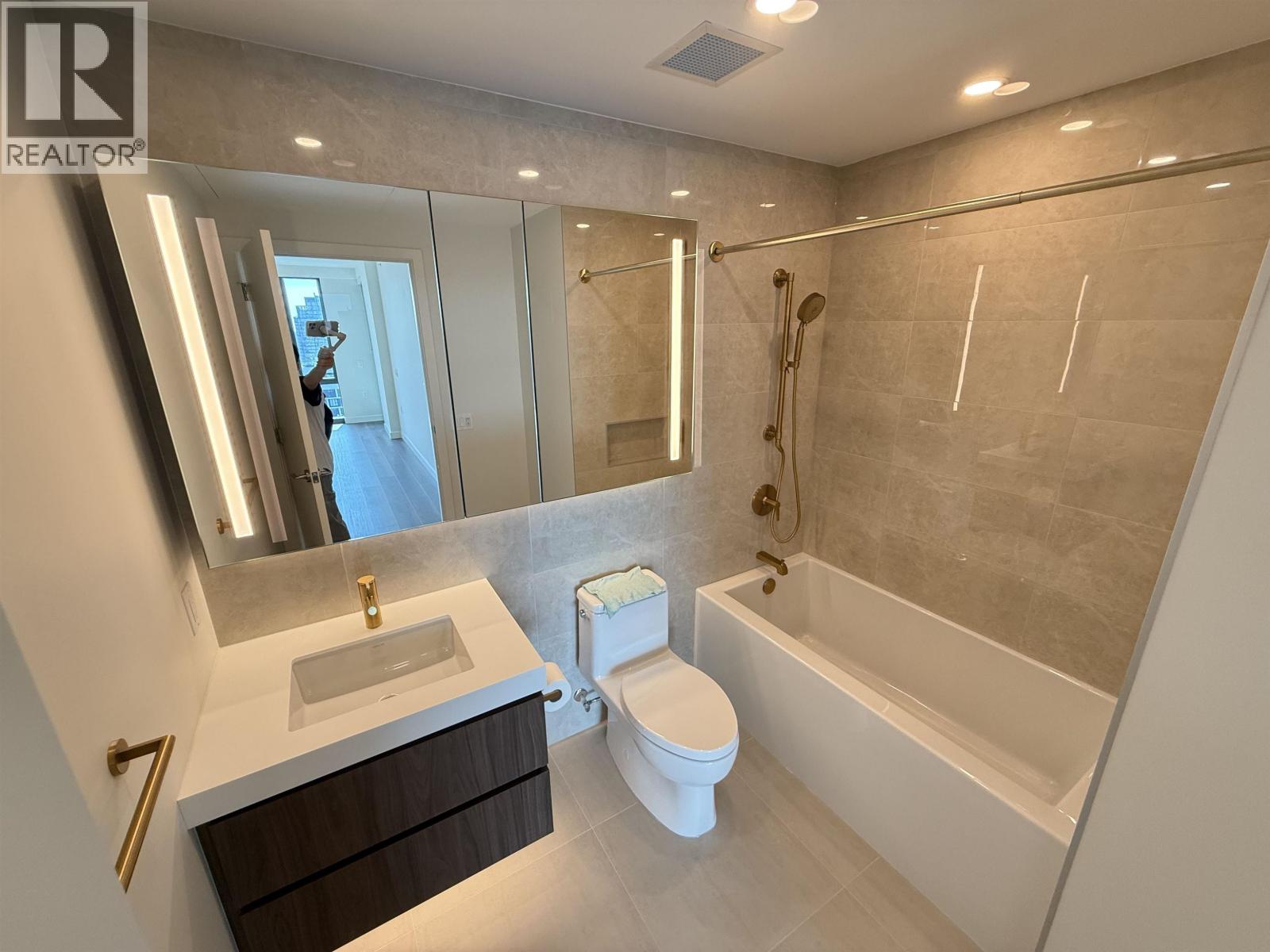 Photo 7 of 3309 5987 Wilson Avenue, Burnaby BC
