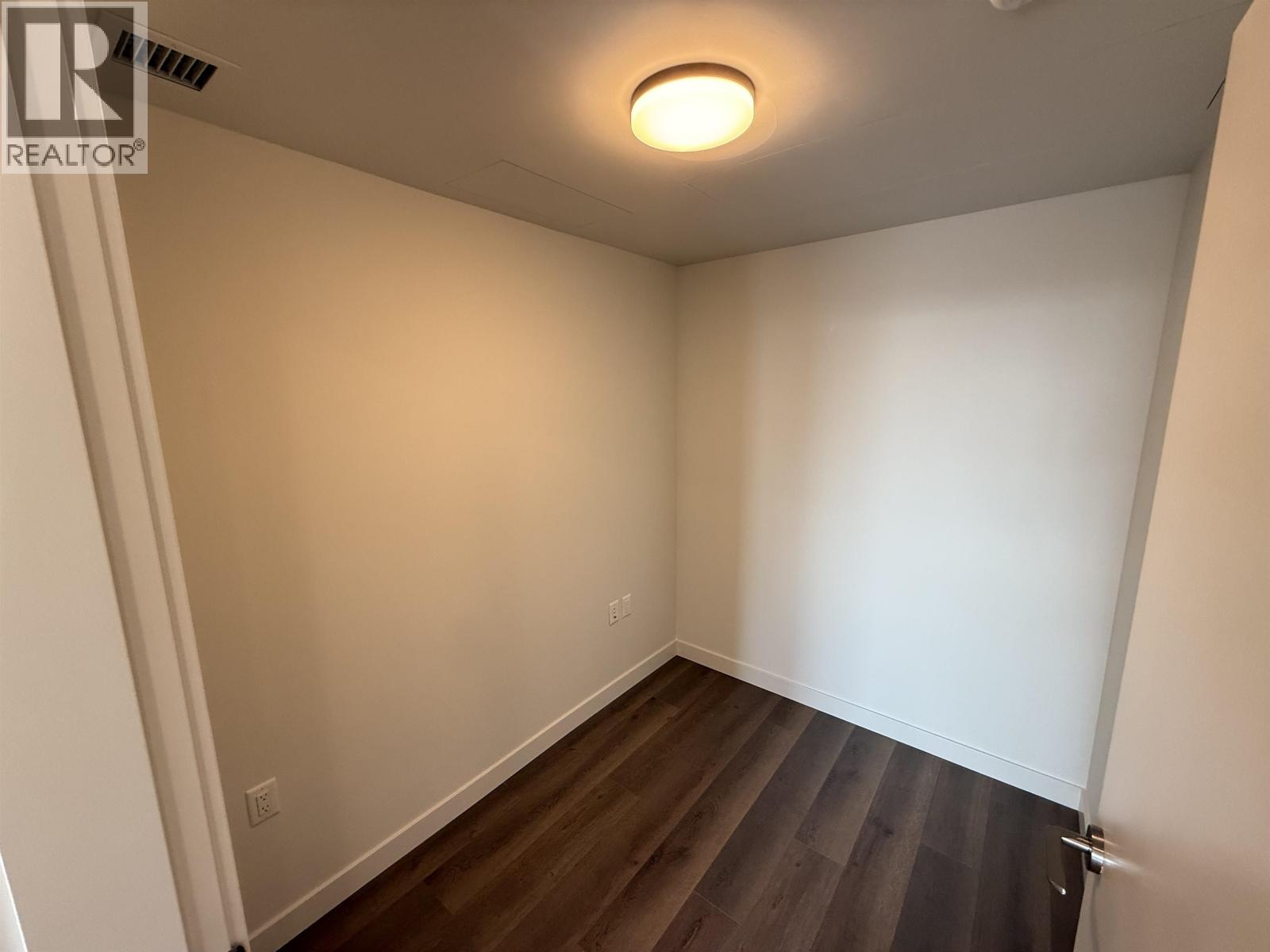 Photo 6 of 3309 5987 Wilson Avenue, Burnaby BC