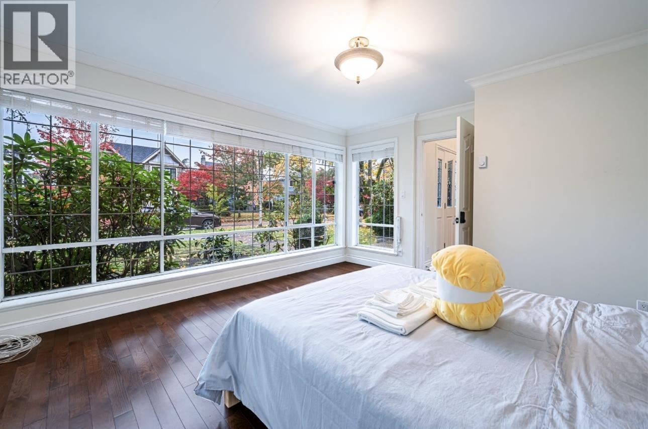 Photo 3 of 4570 W 13 Th Avenue, Vancouver BC