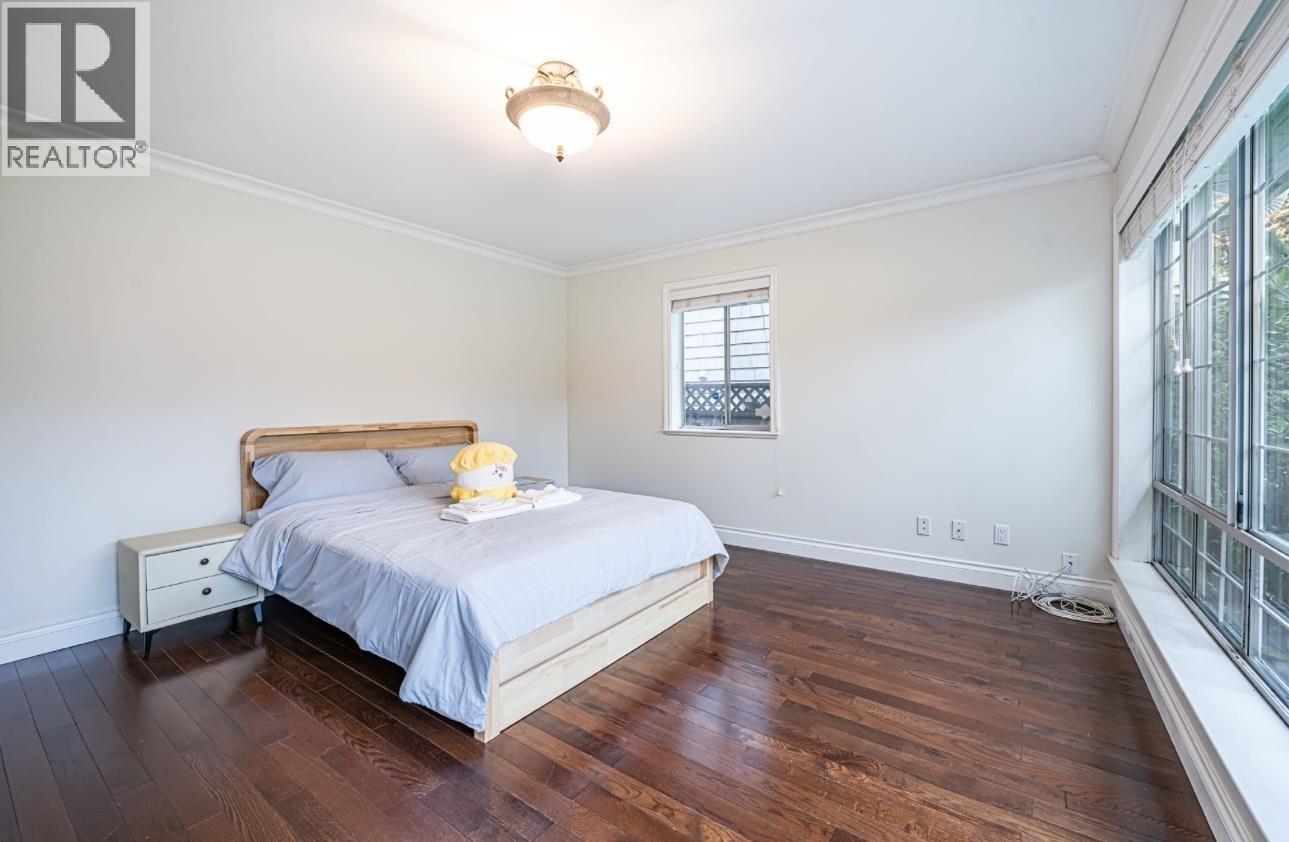 Photo 5 of 4570 W 13 Th Avenue, Vancouver BC