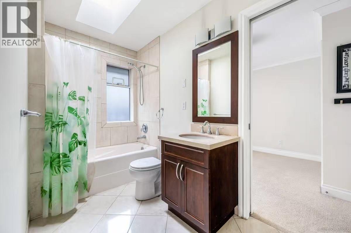 Photo 4 of 4570 W 13 Th Avenue, Vancouver BC