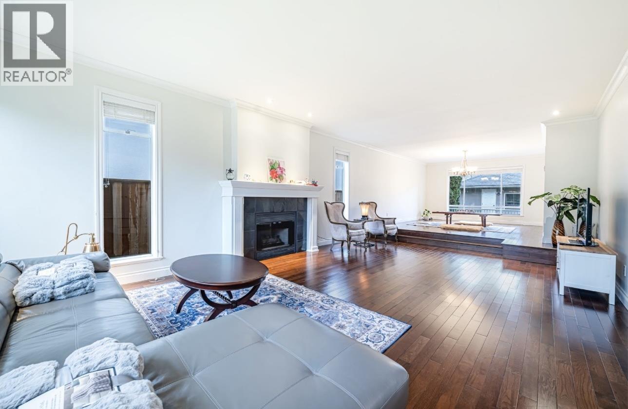 Photo 2 of 4570 W 13 Th Avenue, Vancouver BC