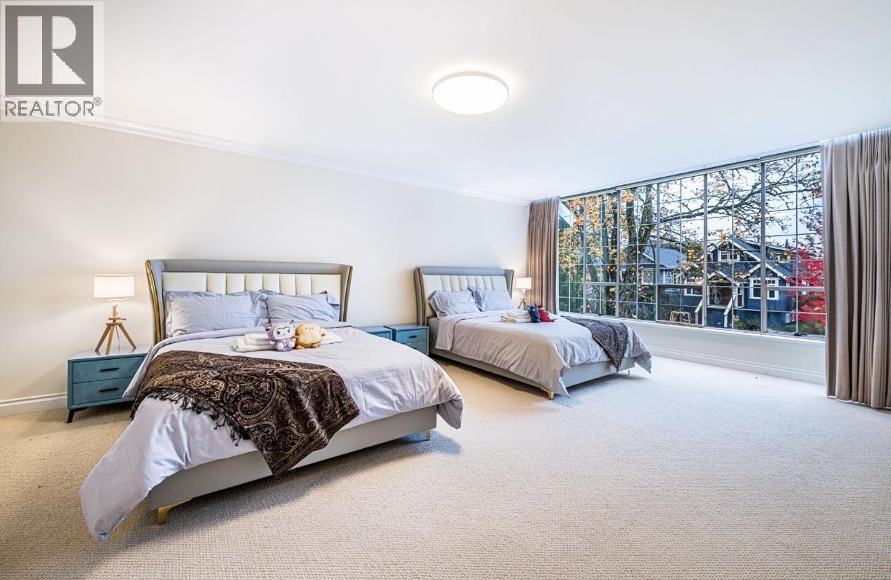 Photo 1 of 4570 W 13 Th Avenue, Vancouver BC
