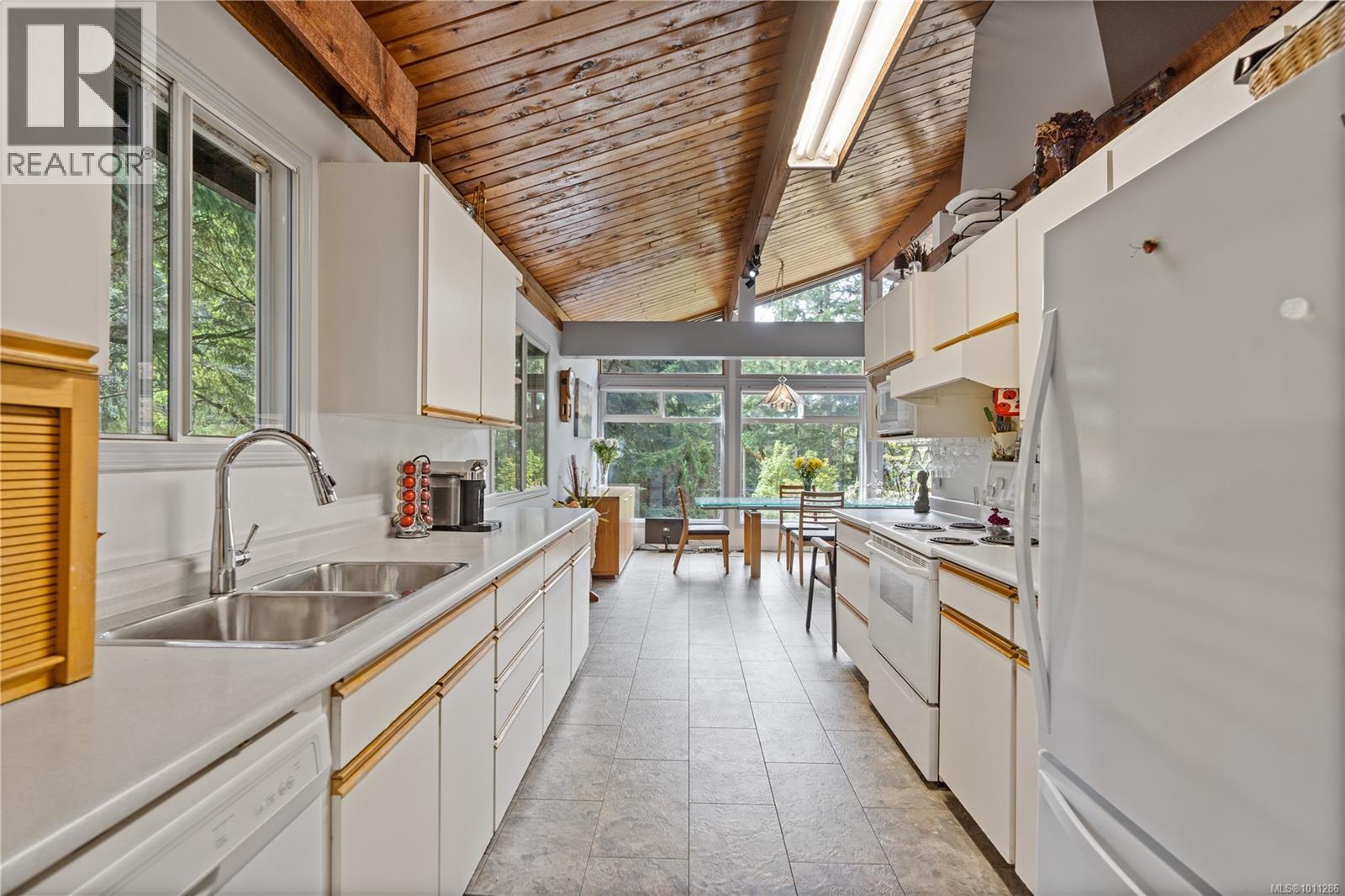 Photo 15 of 871 Walfred Rd, Langford BC