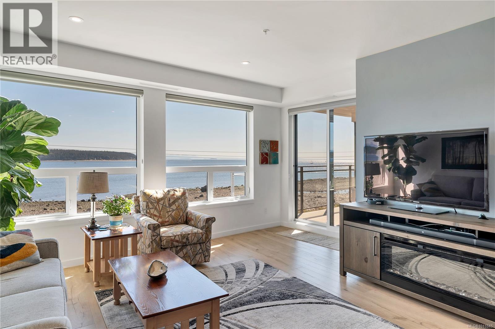 402 536 Island Hwy S, Campbell River