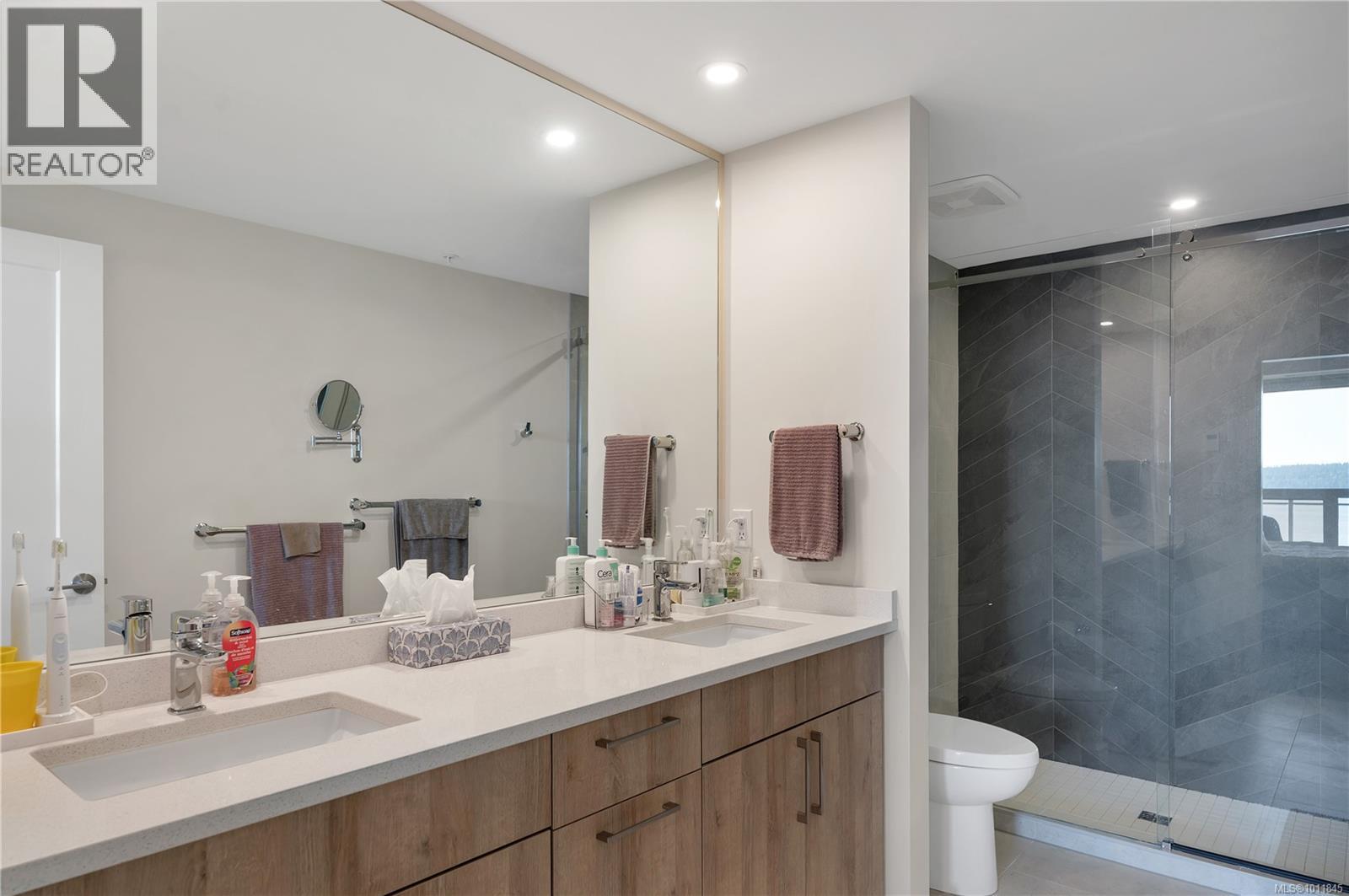402 536 Island Hwy S, Campbell River