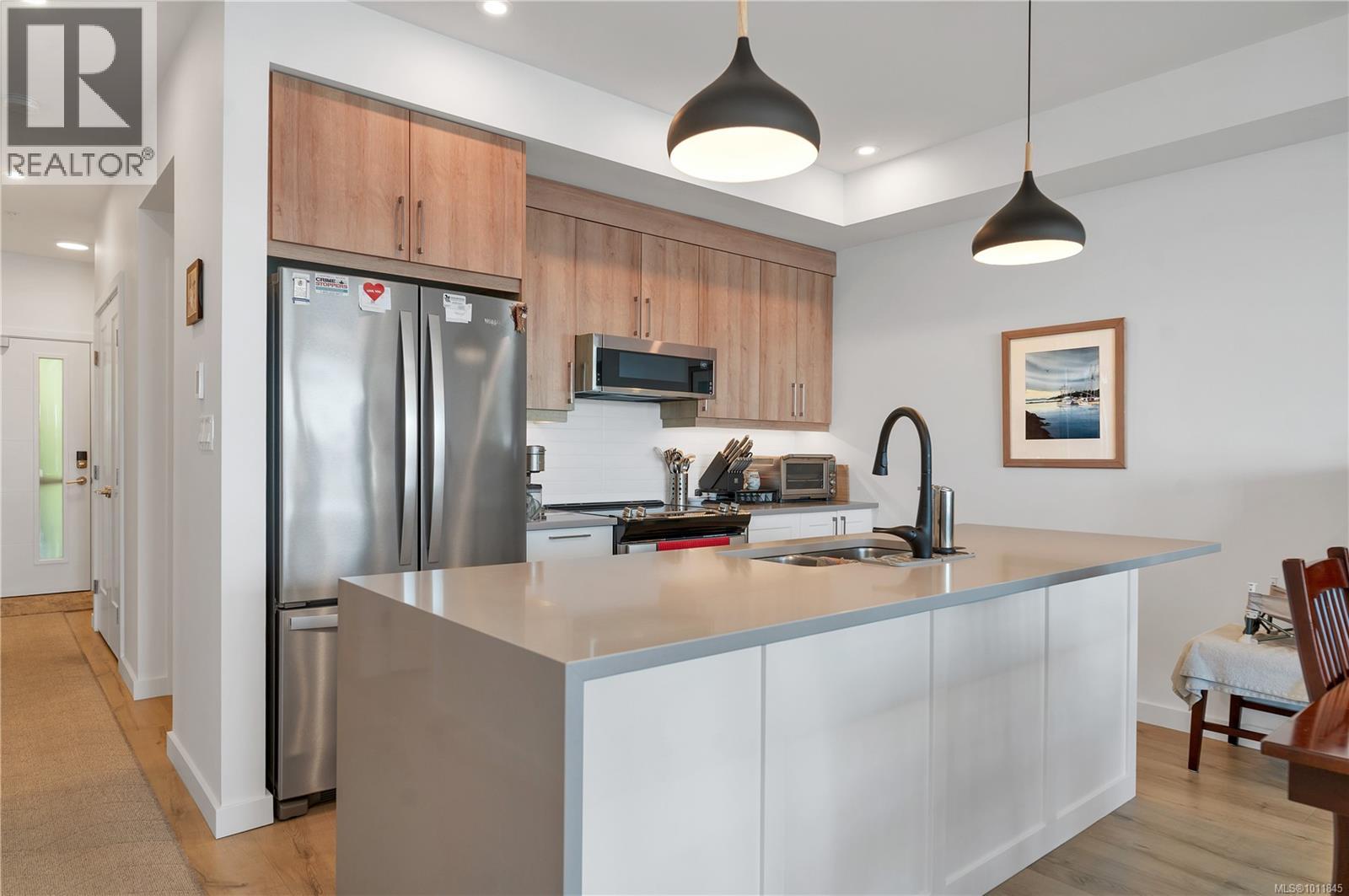 402 536 Island Hwy S, Campbell River