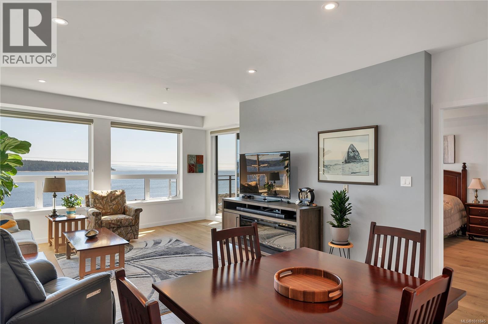 402 536 Island Hwy S, Campbell River