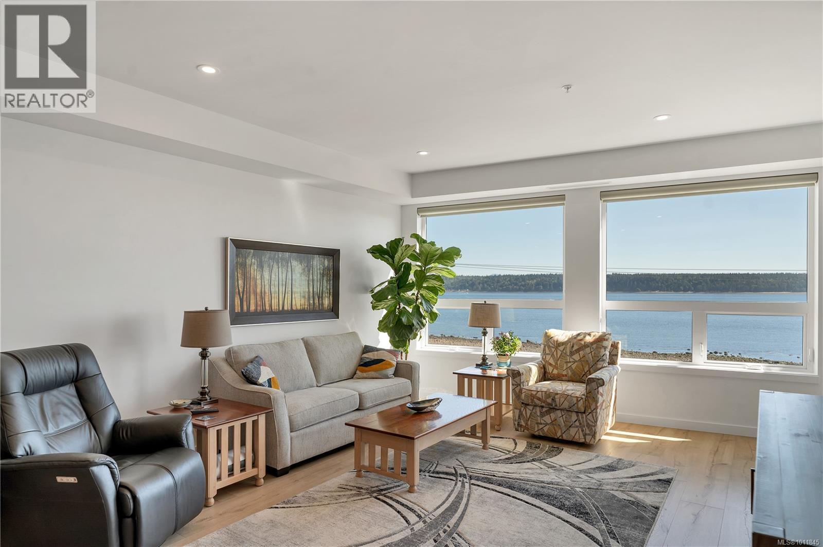 402 536 Island Hwy S, Campbell River