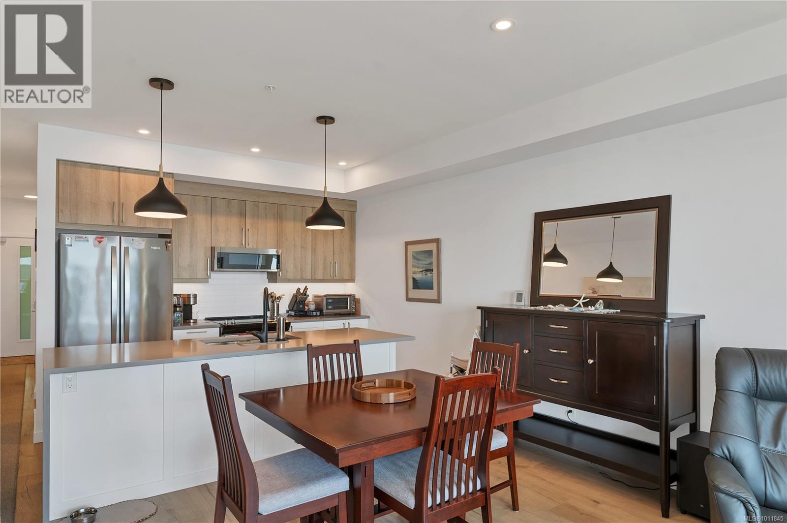 402 536 Island Hwy S, Campbell River