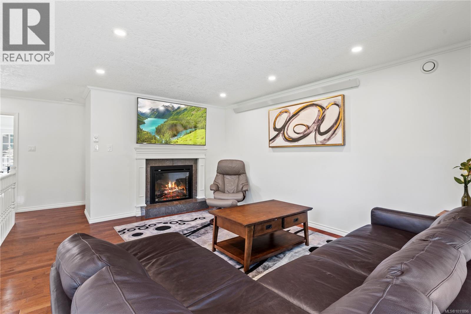 1661 Barrett Dr, North Saanich