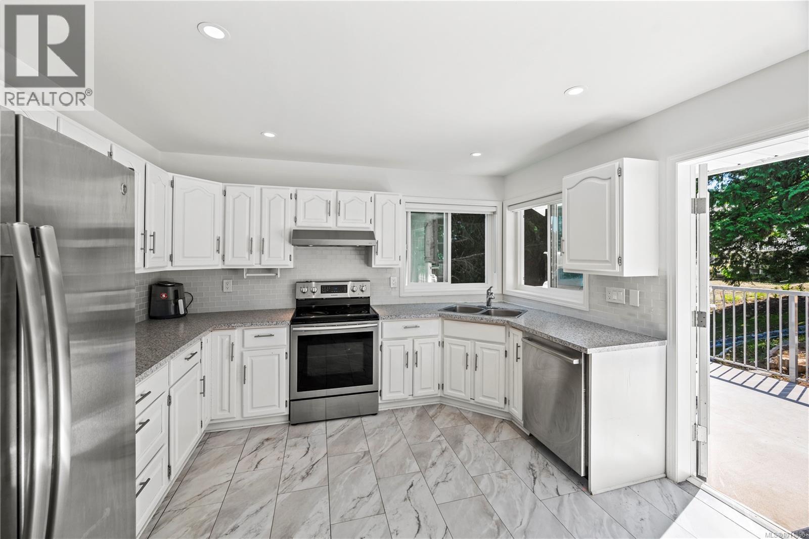 1661 Barrett Dr, North Saanich