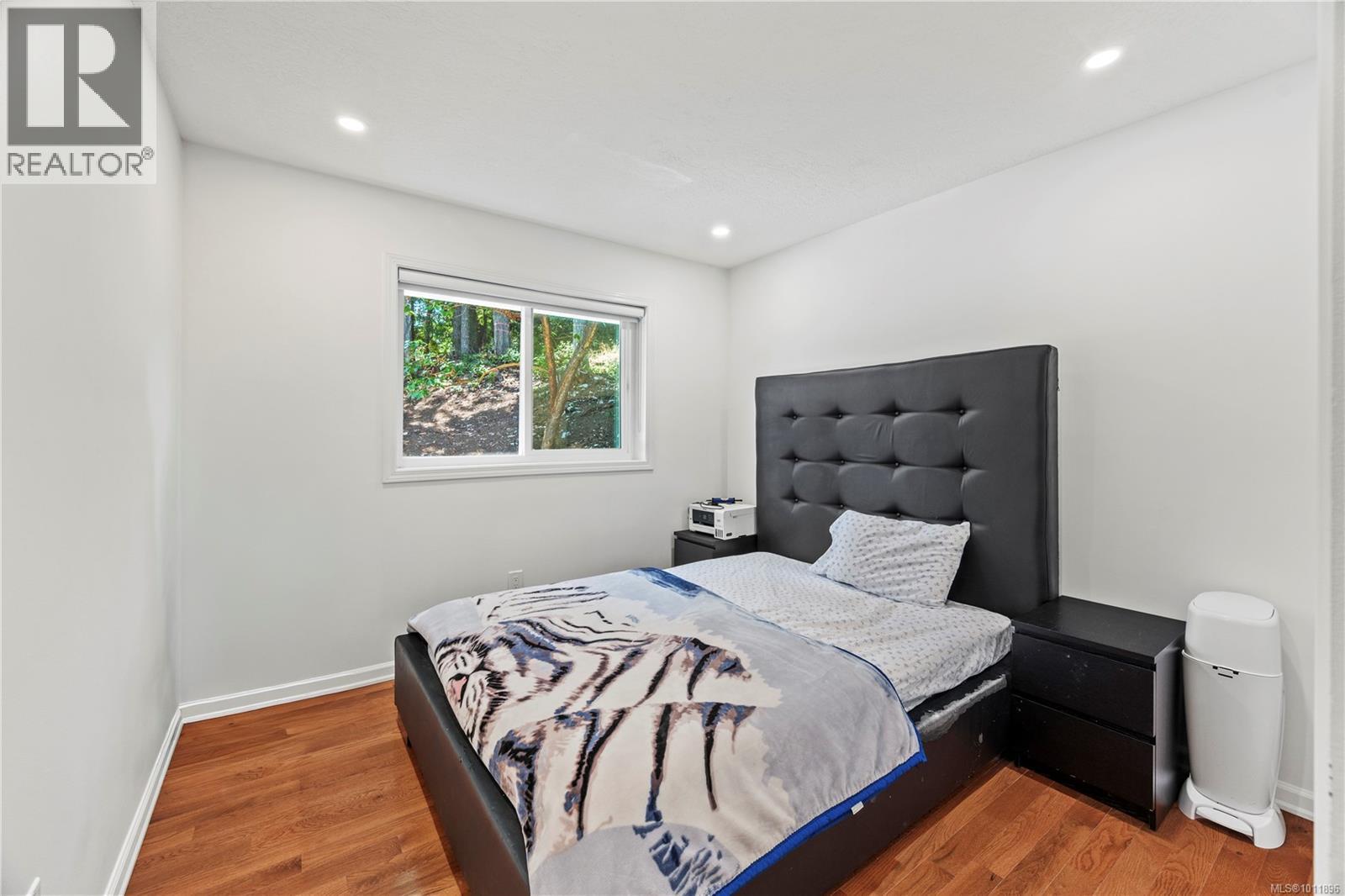 1661 Barrett Dr, North Saanich