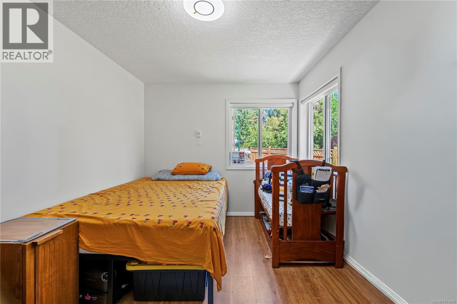 1661 Barrett Dr, North Saanich