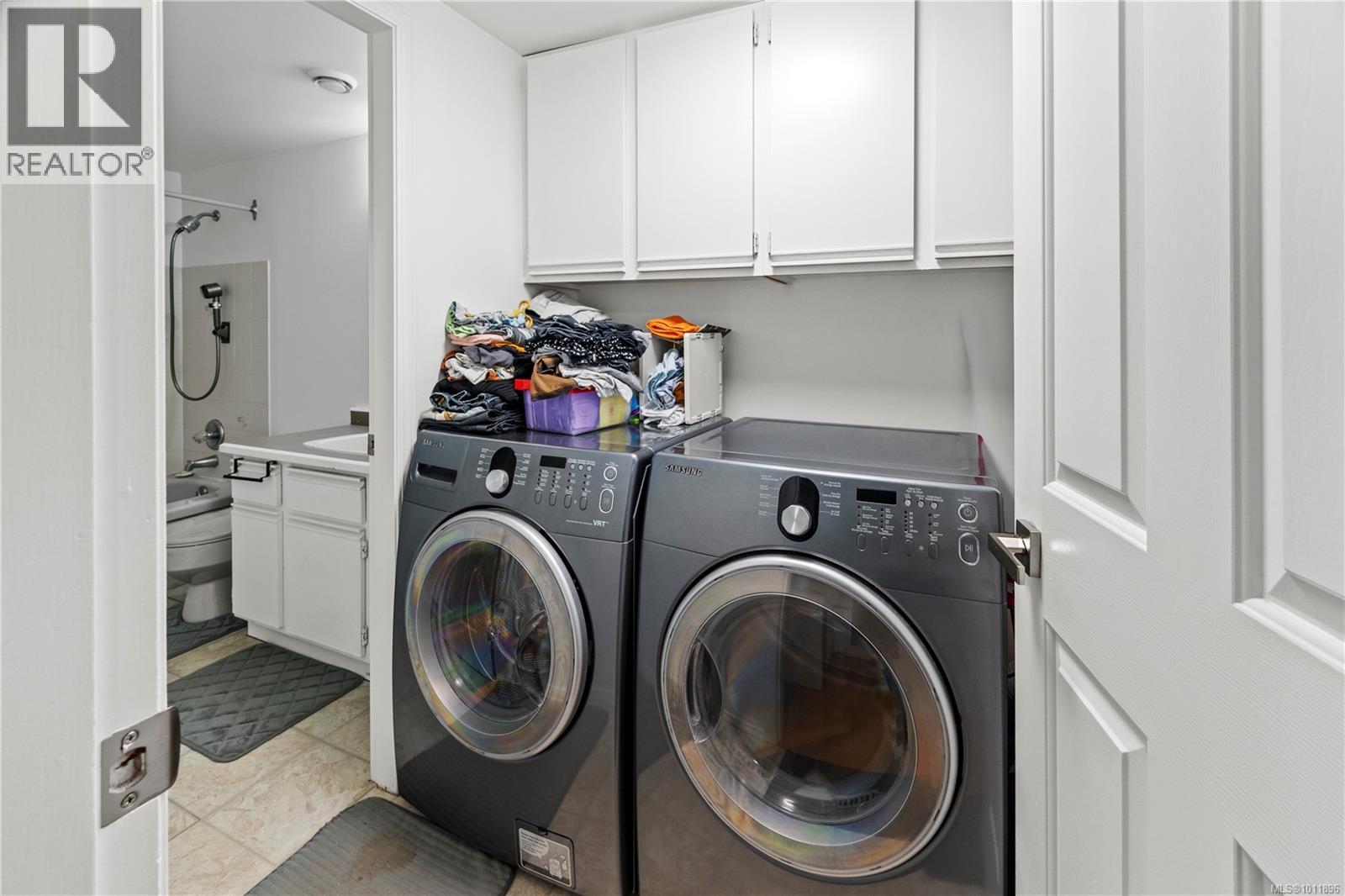 1661 Barrett Dr, North Saanich