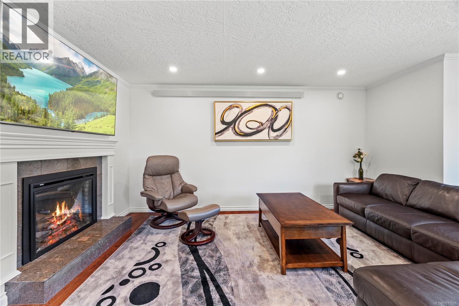 1661 Barrett Dr, North Saanich