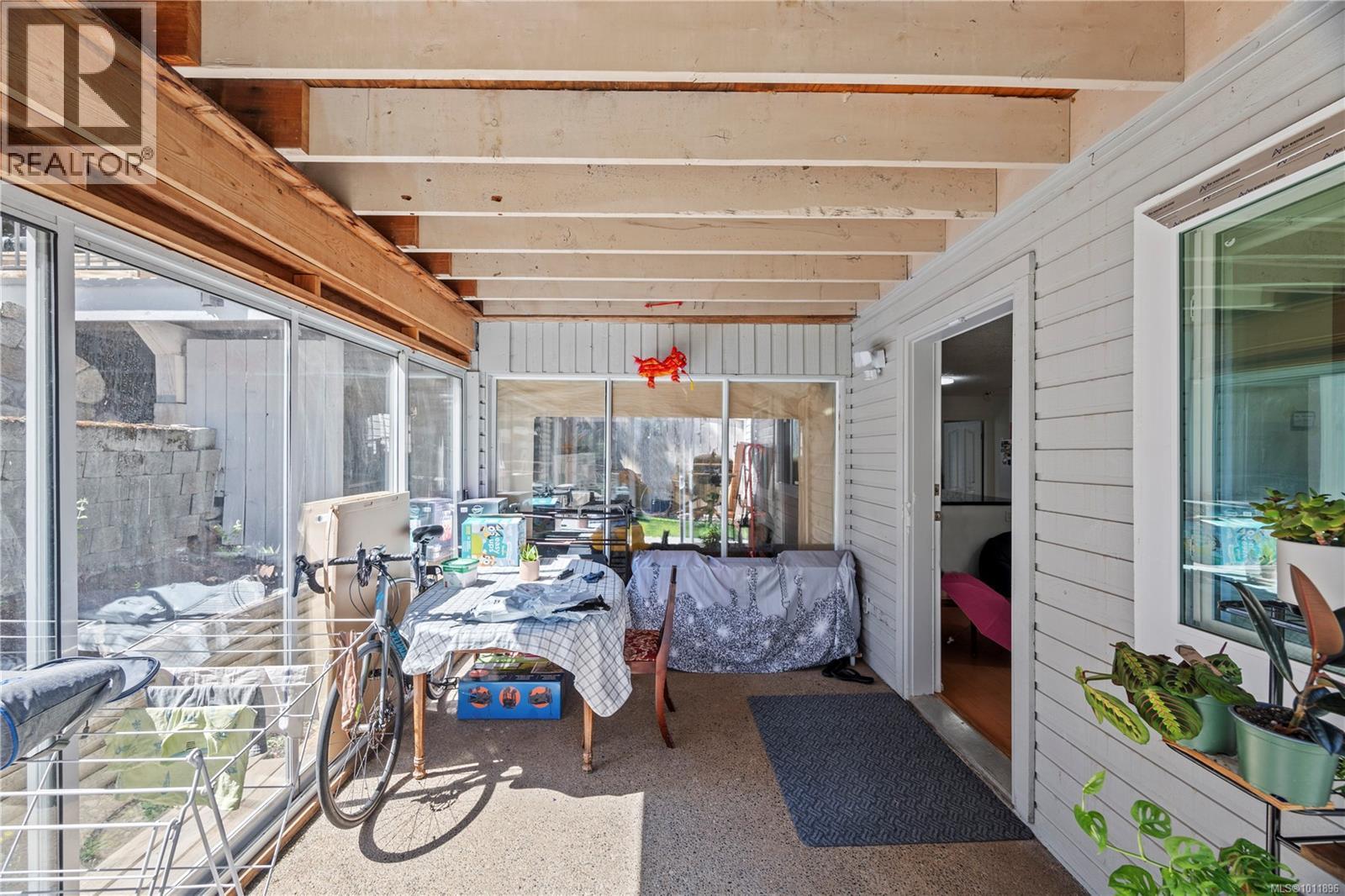 1661 Barrett Dr, North Saanich