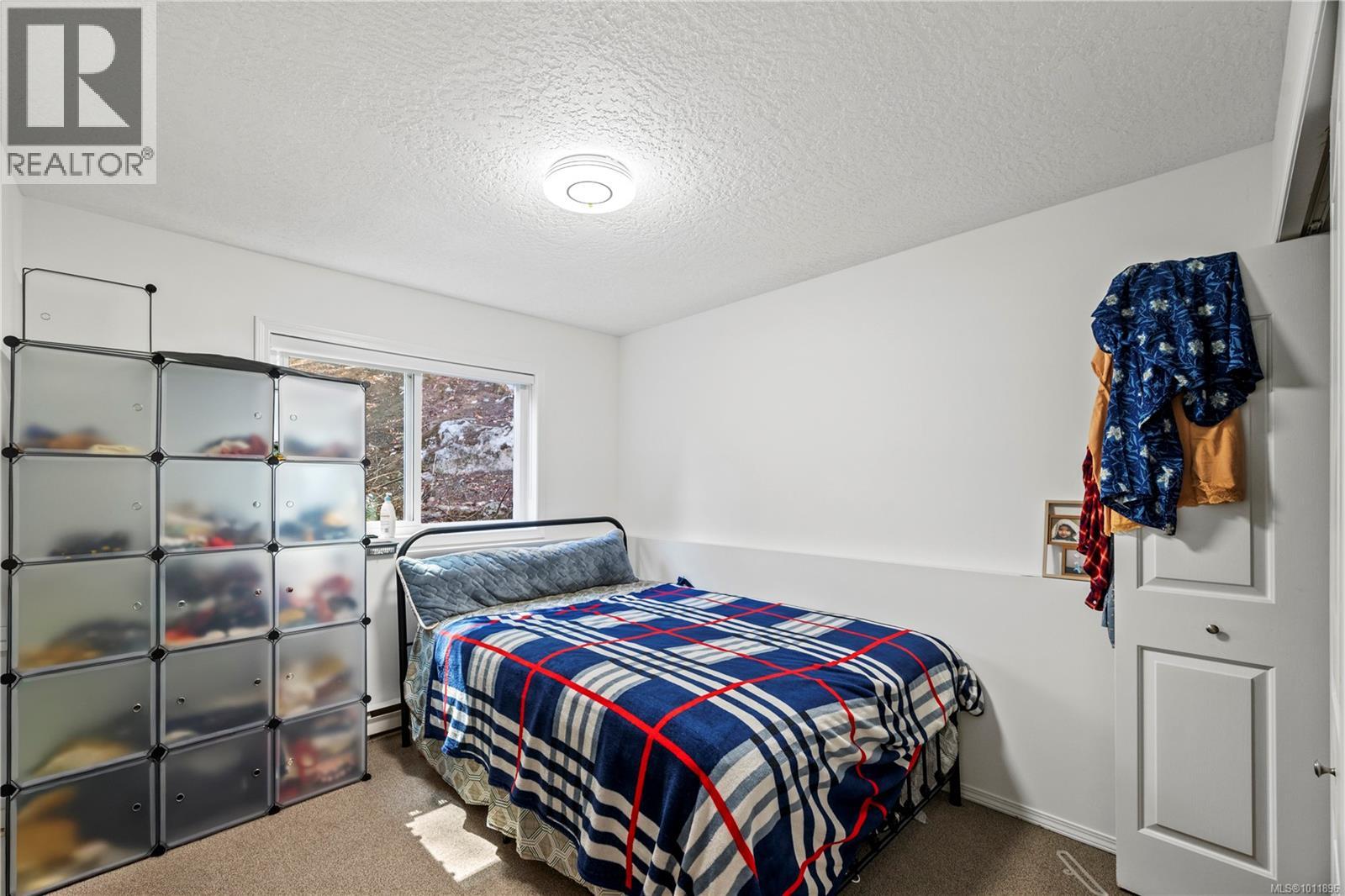 1661 Barrett Dr, North Saanich