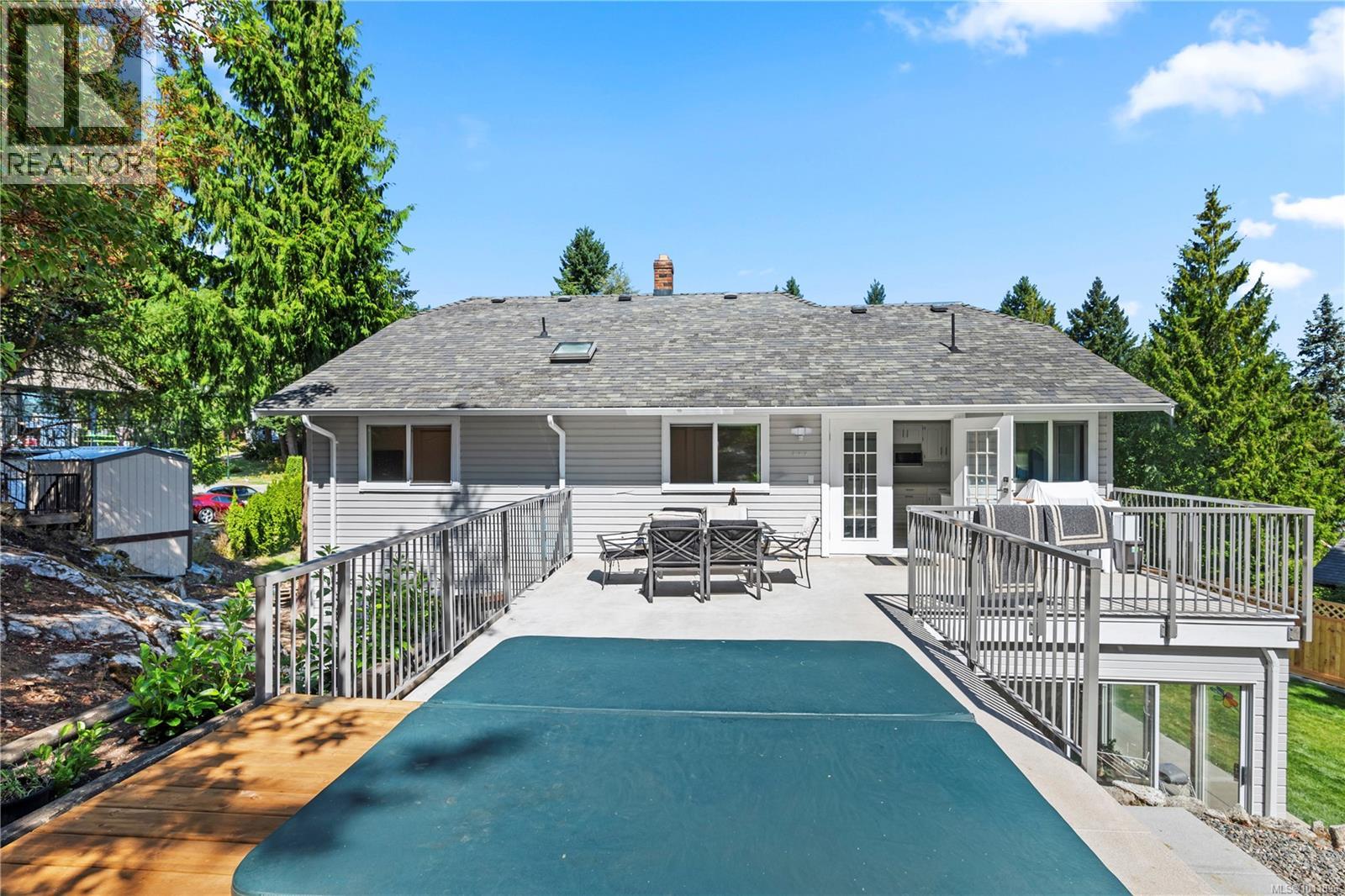 1661 Barrett Dr, North Saanich