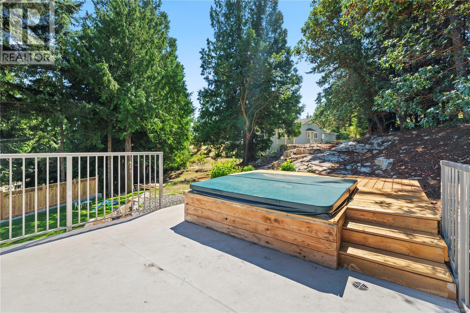 1661 Barrett Dr, North Saanich