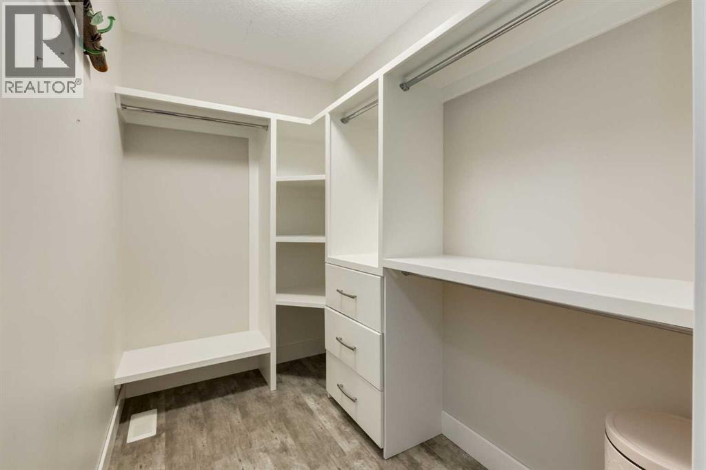 Single Family House for Sale in  Child Avenue NE Renfrew Calgary 